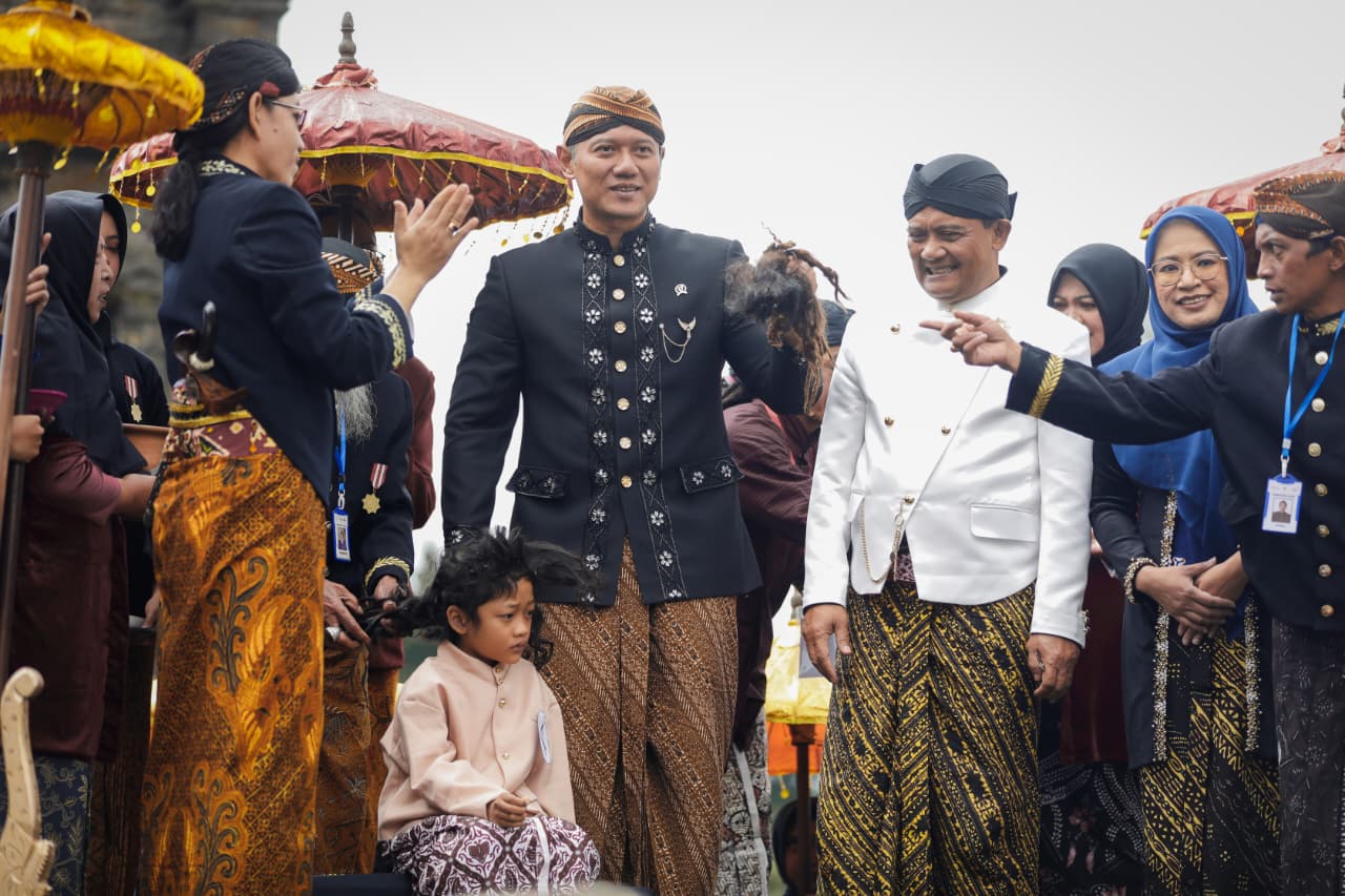Menko AHY Cukur Rambut Gimbal, Jadi Pengalaman Pertama